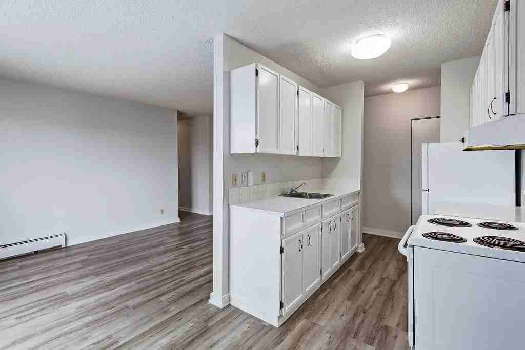 Prince Charles Apartments - Photo 7 of 24