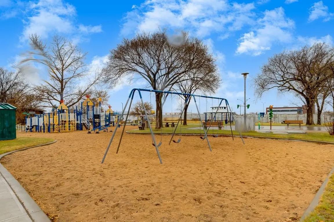 Canada West Courts - Photo 3 of 17