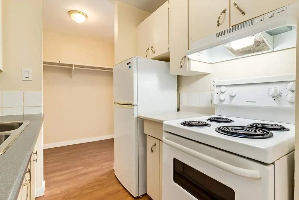 Canada West Courts - Photo 5 of 17