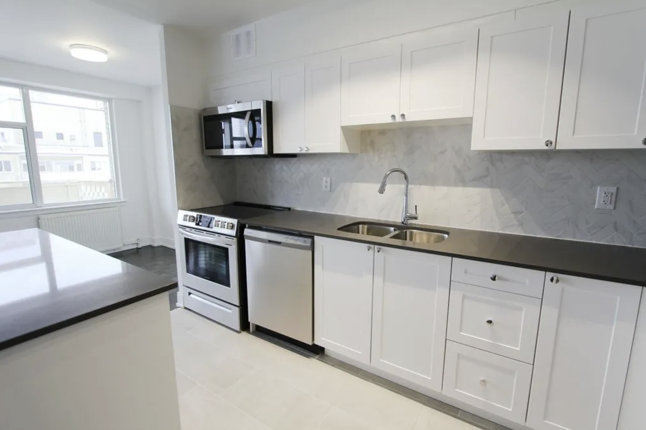 100 Gloucester St - Photo 2 of 12