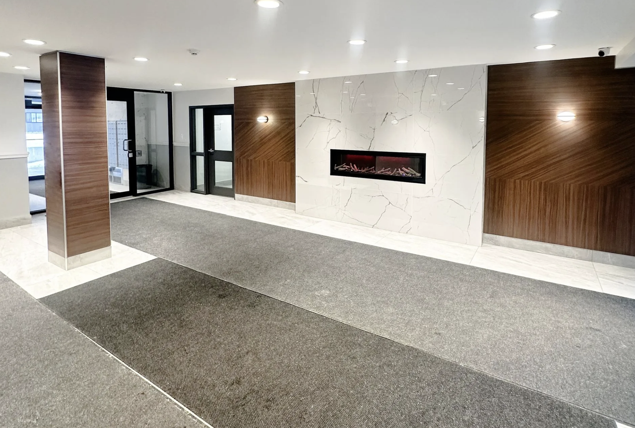 100 Gloucester St - Photo 4 of 12