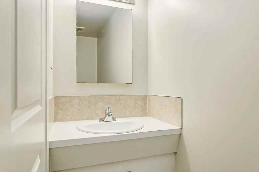 Nine and Five Apartments - Photo 7 of 12