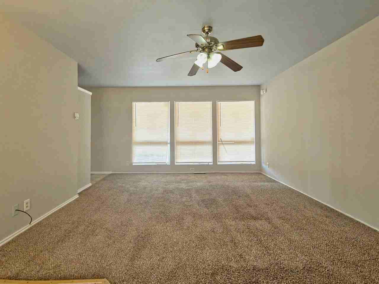 2106 57th St - Photo 4 of 16