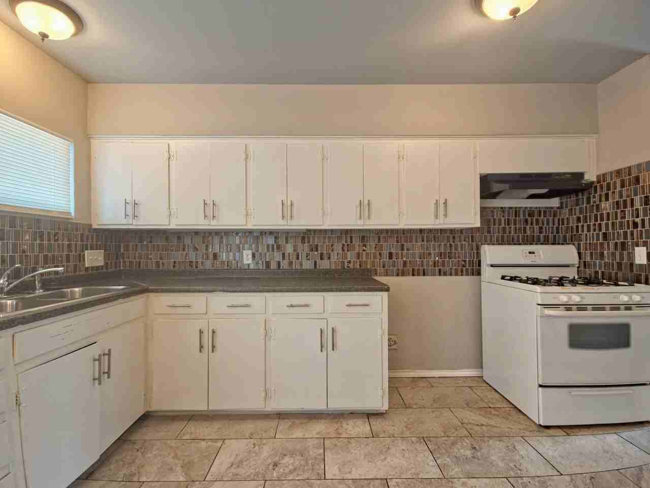 2106 57th St - Photo 5 of 16