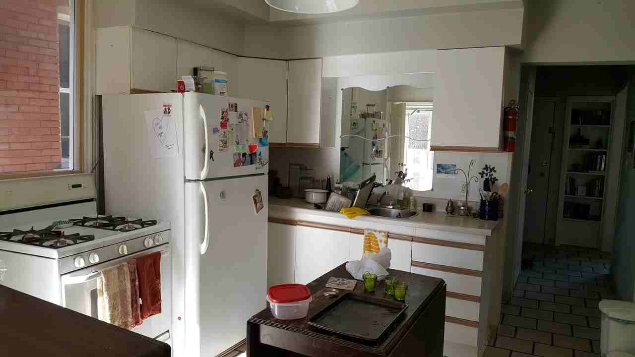 45 Strathcona Ave S - Photo 4 of 18