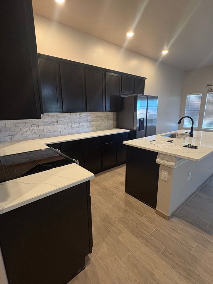 3001 Gladstone St - Photo 2 of 6