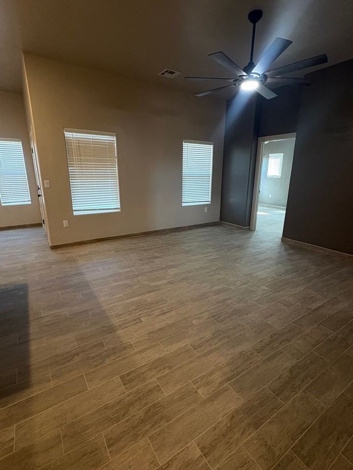 3001 Gladstone St - Photo 3 of 6