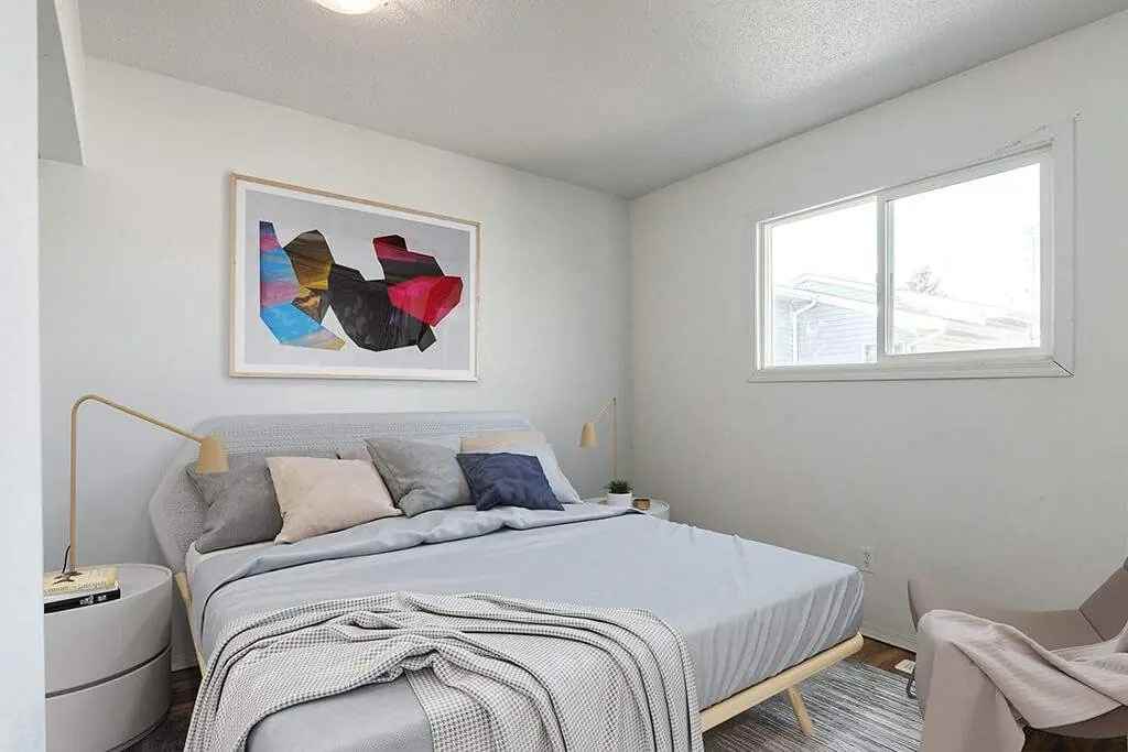 Queen's Way Court - Photo 3 of 13