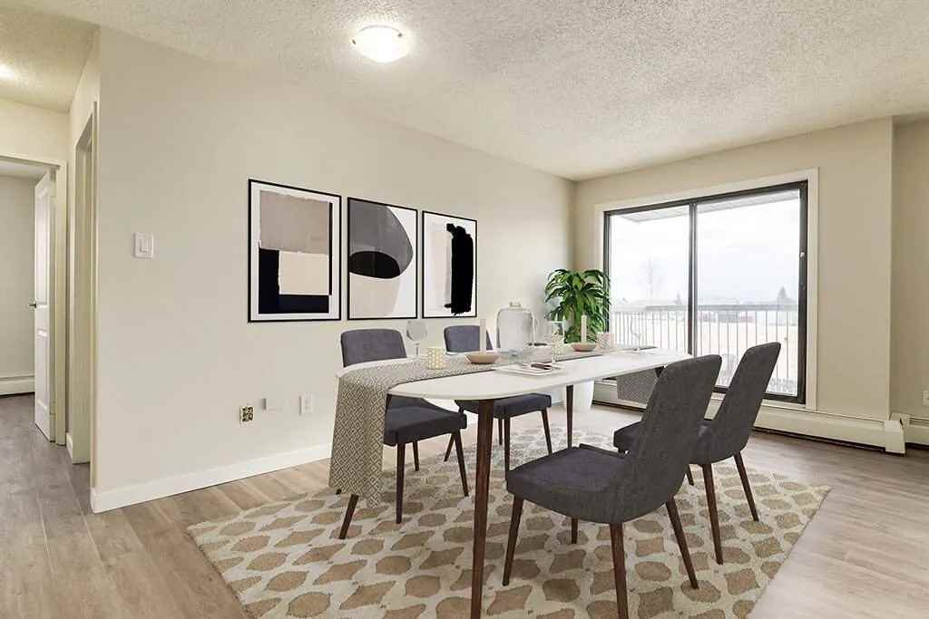 Blue Water Court - Photo 4 of 27