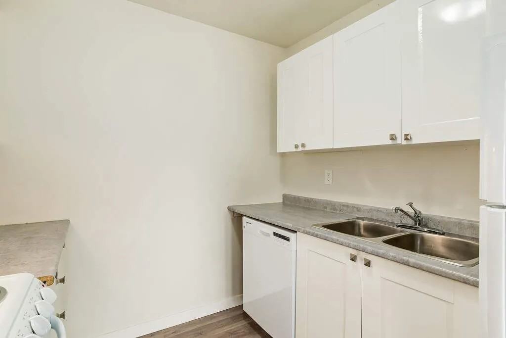 Blue Water Court - Photo 6 of 27