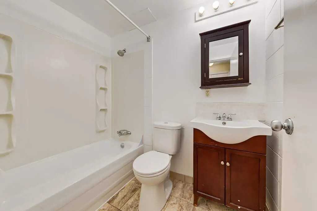 Exeter Court - Photo 4 of 9