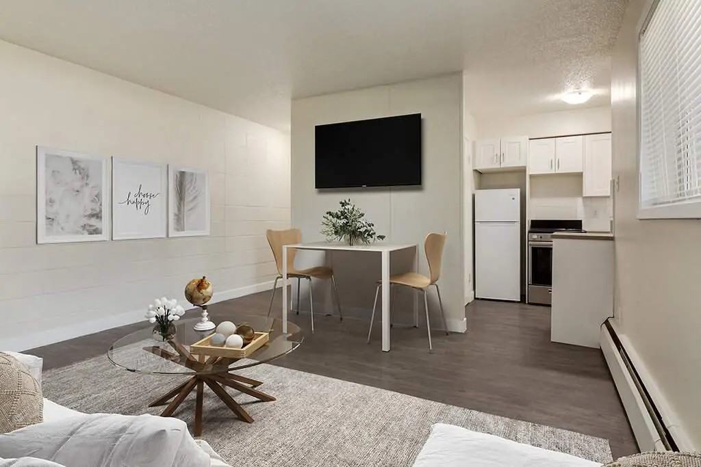 Lincoln House - Photo 2 of 8