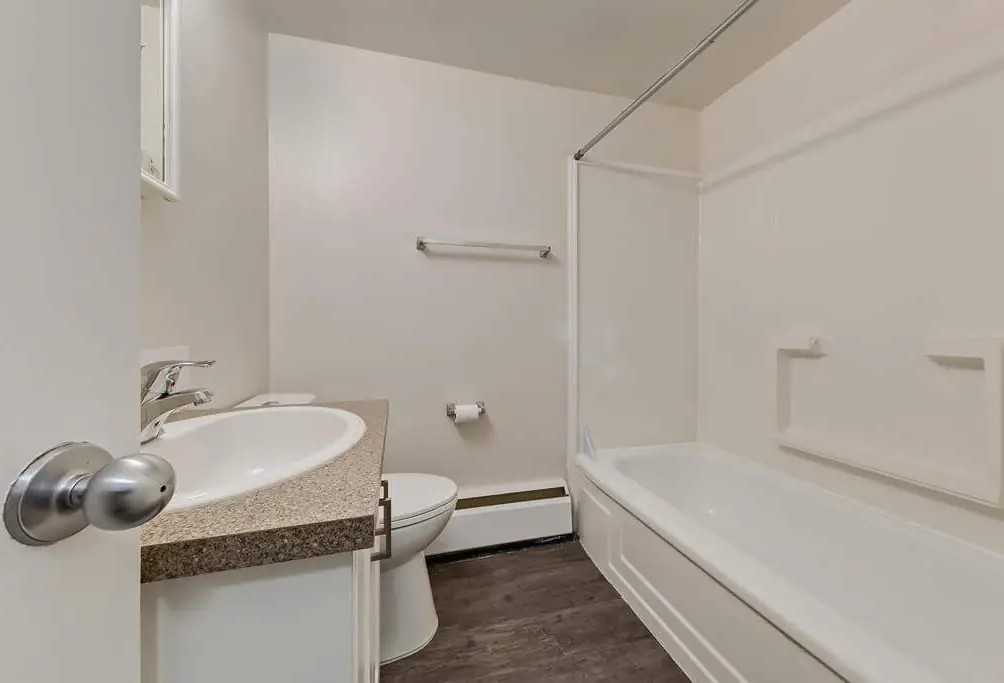 Lincoln House - Photo 6 of 8