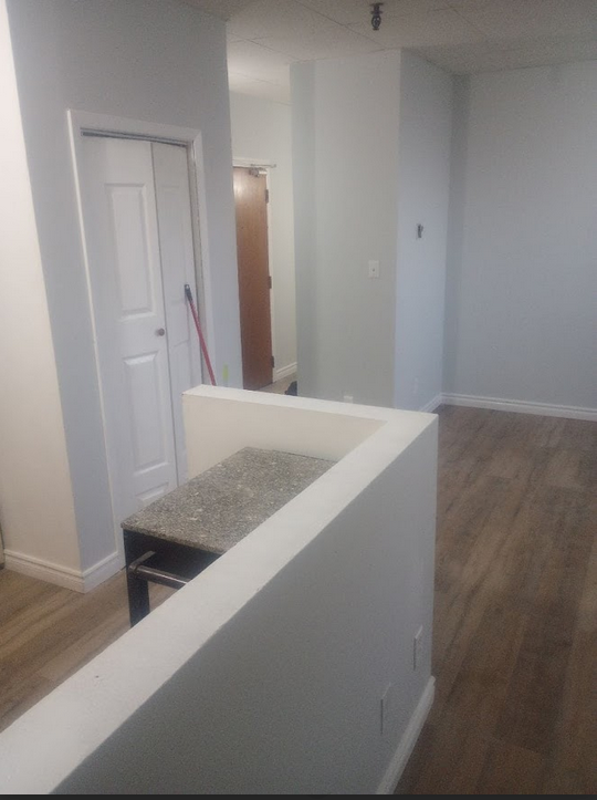 2 York St N - Photo 3 of 8