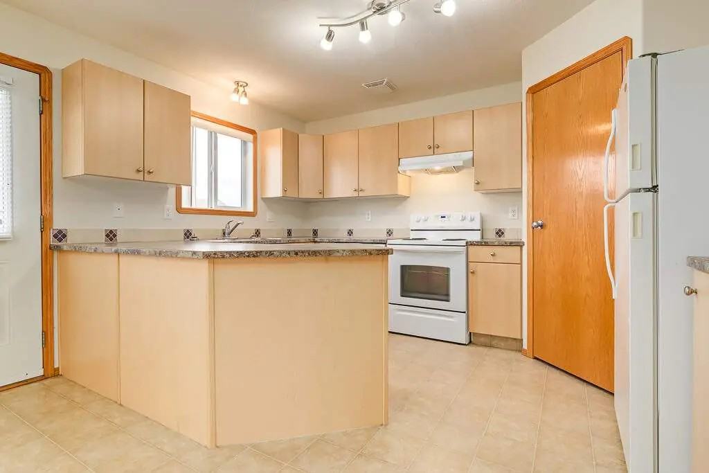 Kitson Close Townhomes - Photo 5 of 17