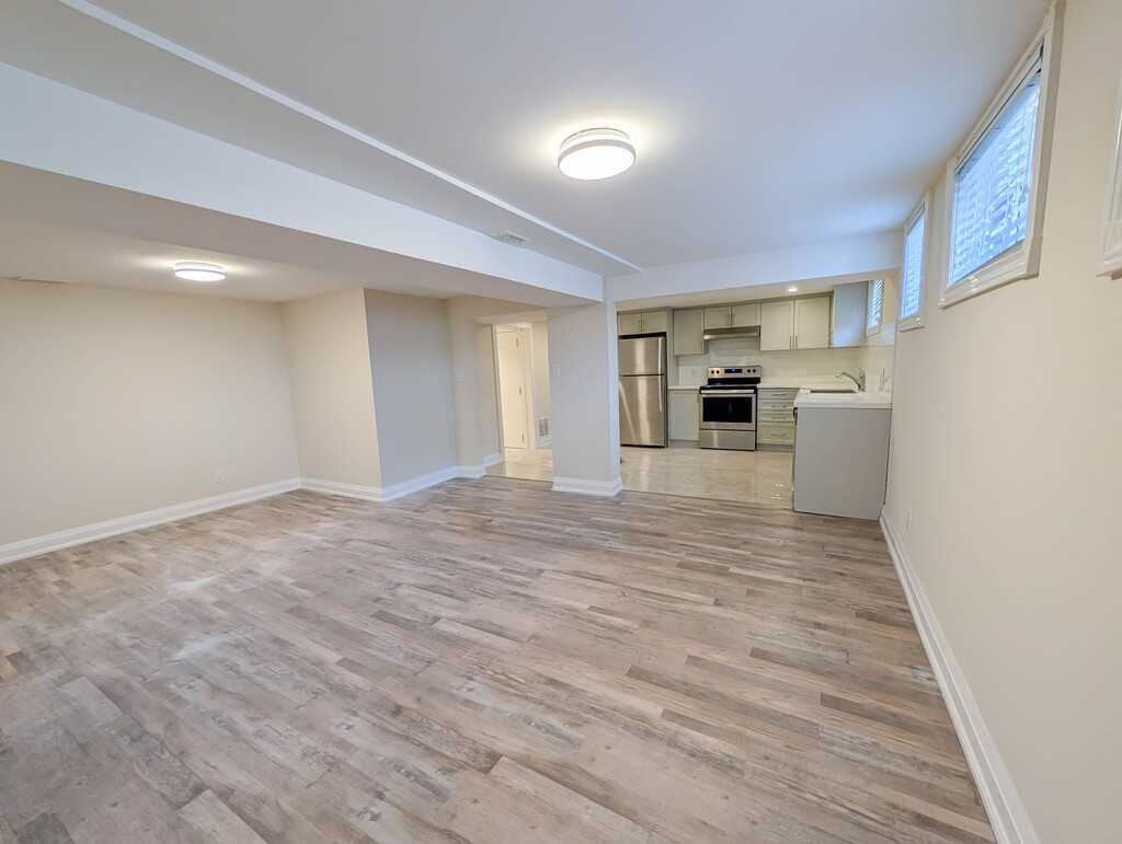 510 Queen Victoria Dr - Photo 4 of 16