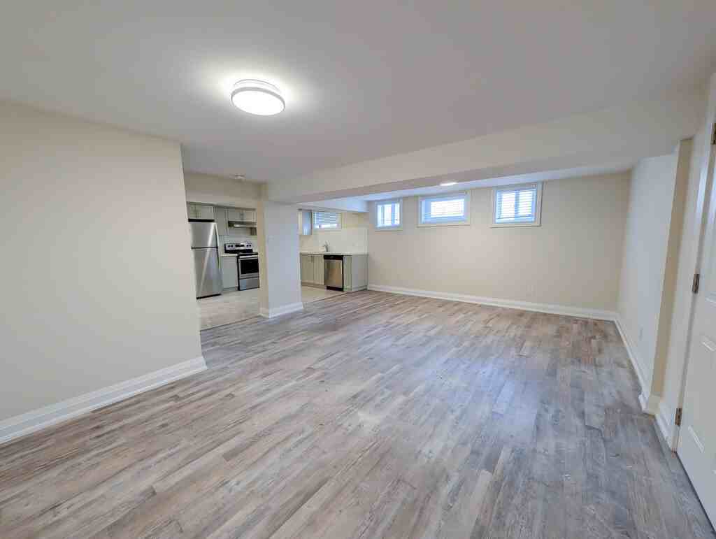 510 Queen Victoria Dr - Photo 5 of 16