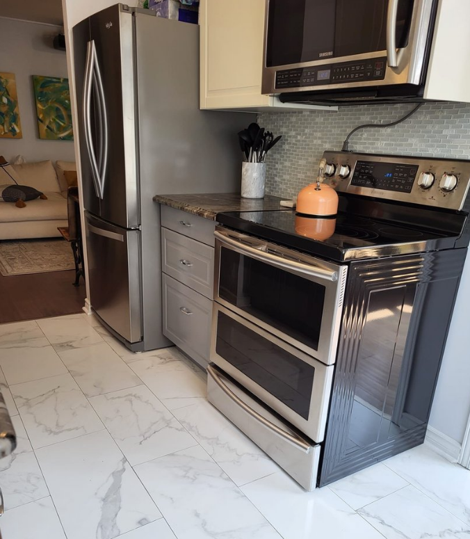 633 Bay St - Photo 2 of 19