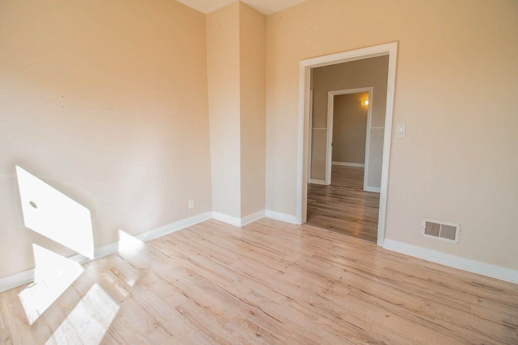 595 King St - Photo 6 of 12