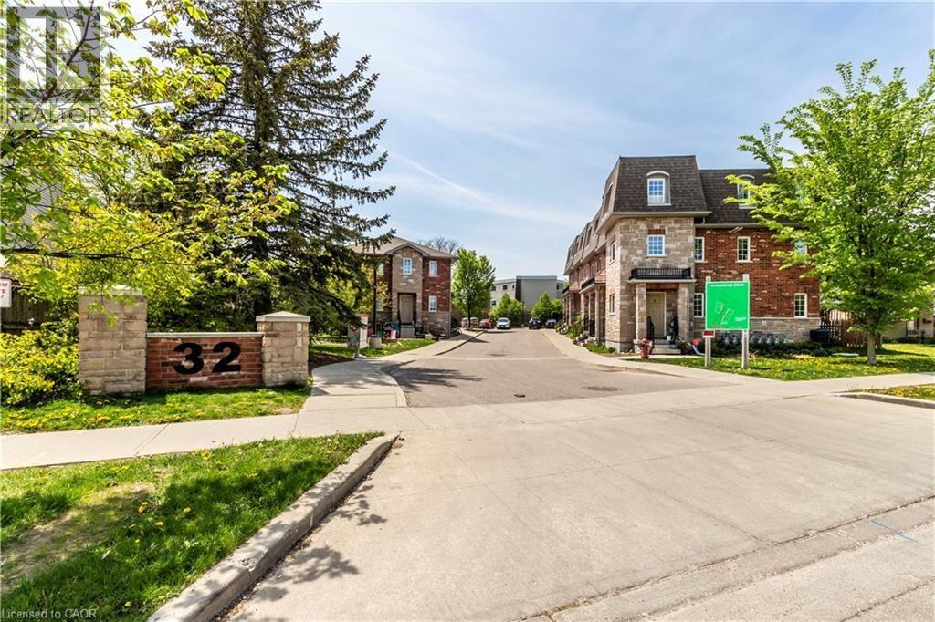 32 Elmsdale Dr - Photo 2 of 10