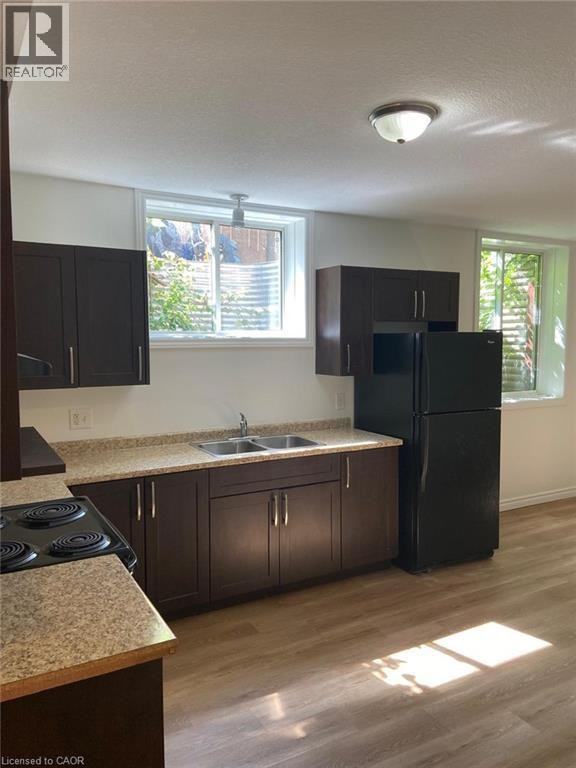 32 Elmsdale Dr - Photo 4 of 10