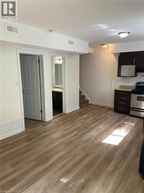 32 Elmsdale Dr - Photo 5 of 10