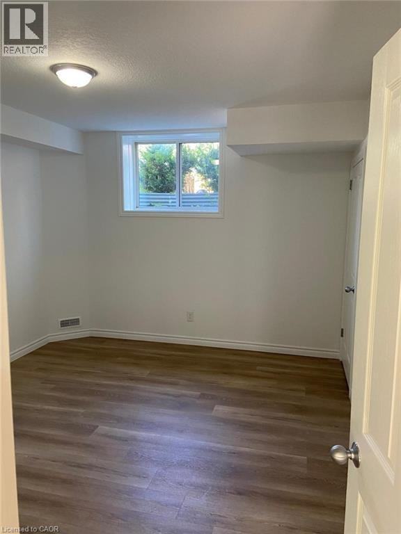 32 Elmsdale Dr - Photo 7 of 10