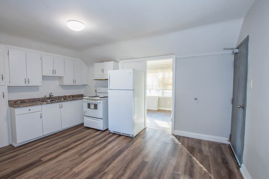 44 Rodman St - Photo 4 of 15