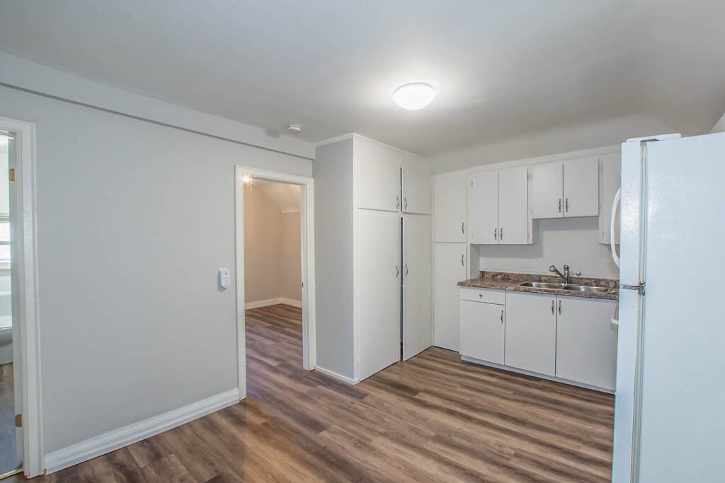 44 Rodman St - Photo 5 of 15