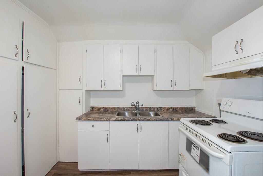 44 Rodman St - Photo 7 of 15