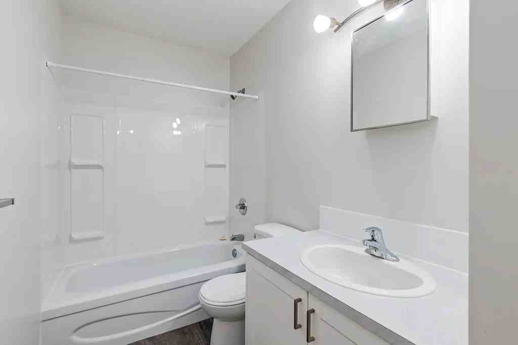 Berkeley Square - Photo 7 of 15