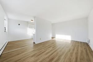 featured image of 2220 Robinson St