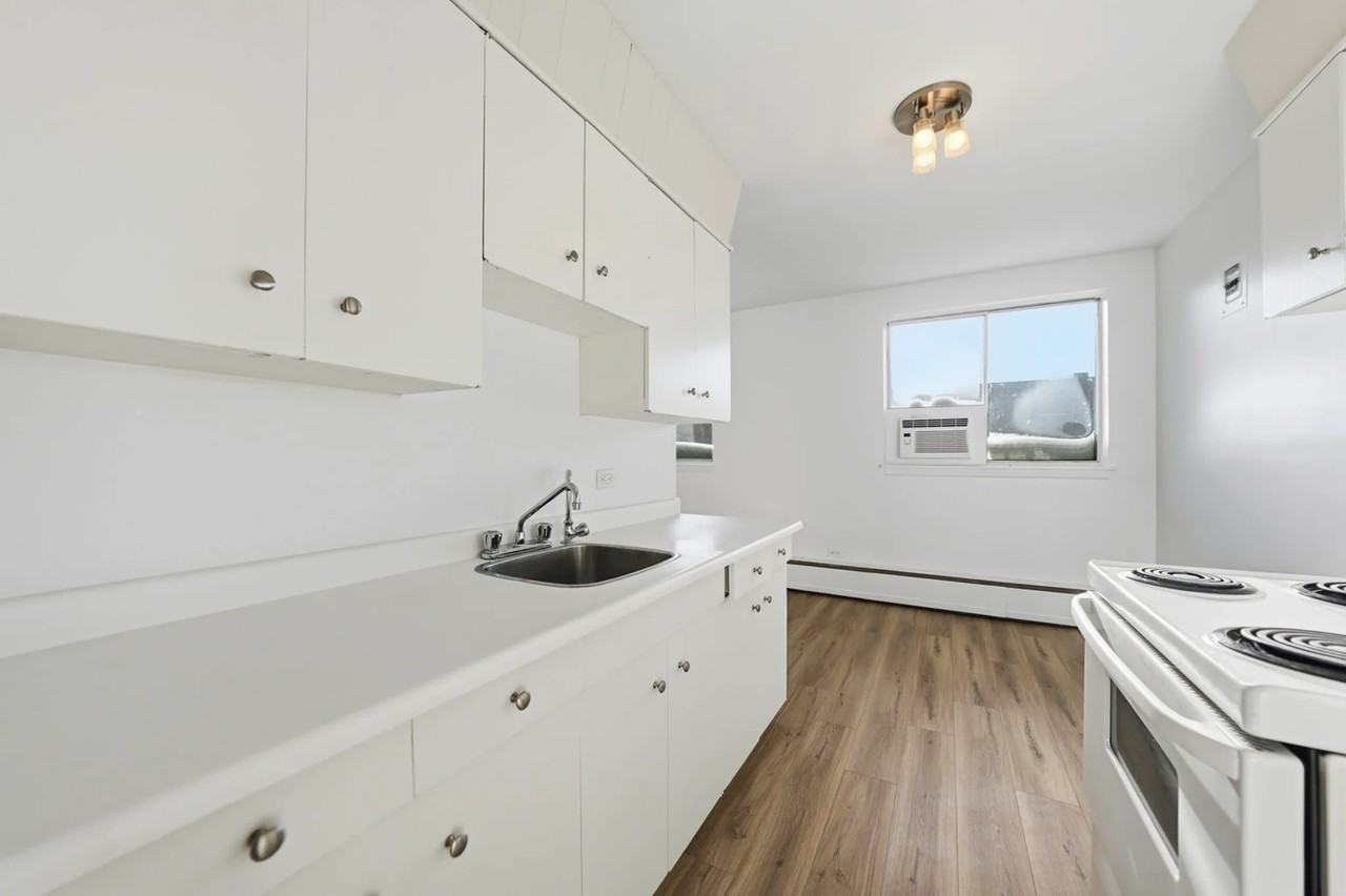 Lady Robinson Apartments - Photo 6 of 21