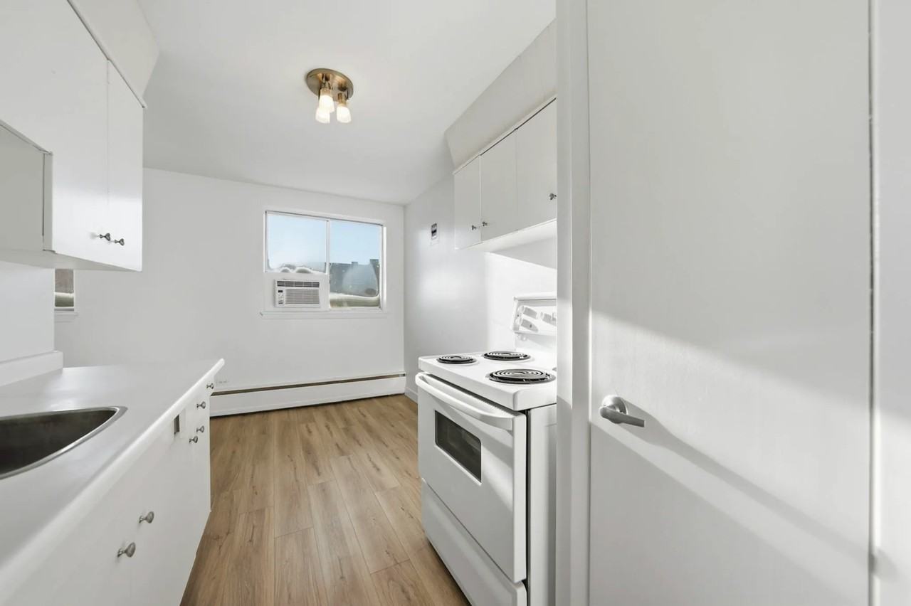 Lady Robinson Apartments - Photo 7 of 21