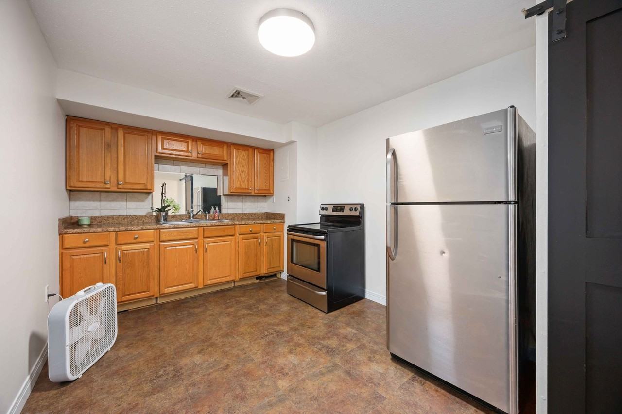 285 Elgin St - Photo 3 of 13