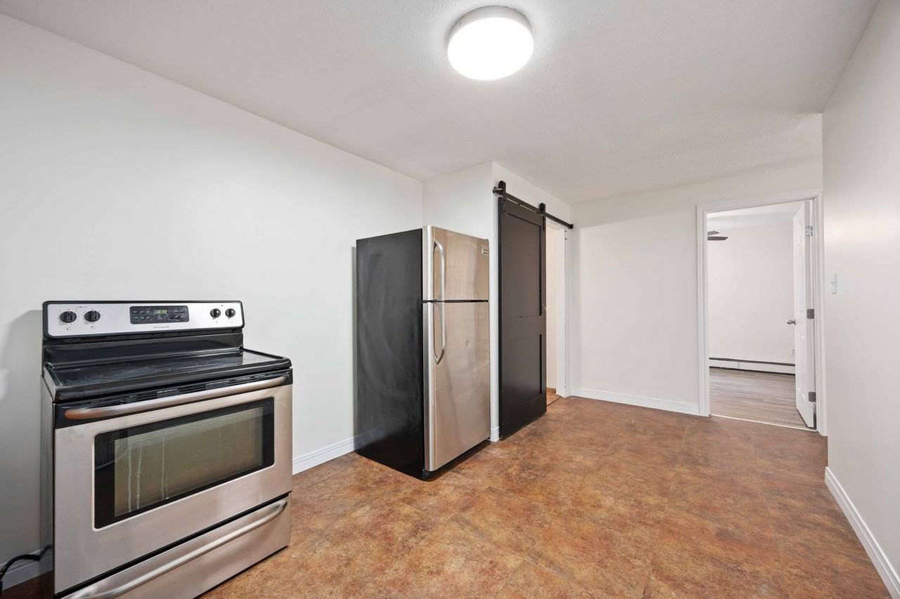 285 Elgin St - Photo 4 of 13