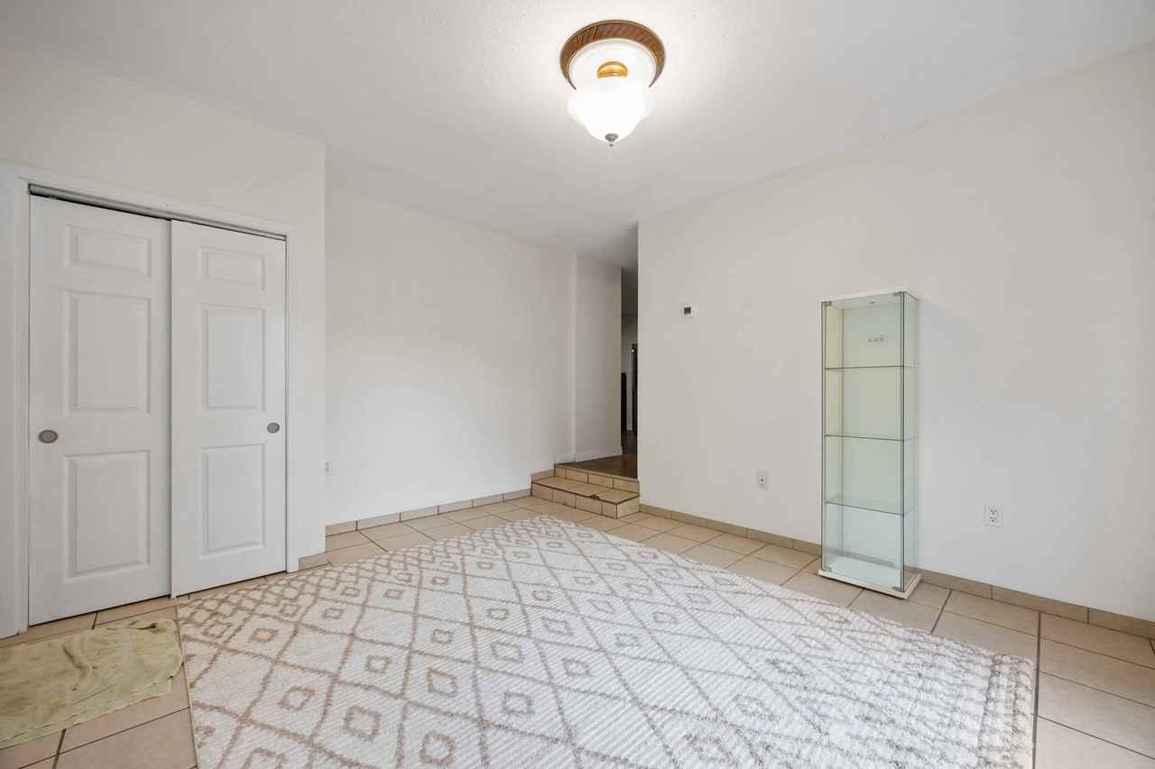 285 Elgin St - Photo 7 of 13