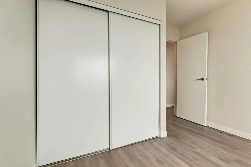 Eastgate Manor - Photo 7 of 25