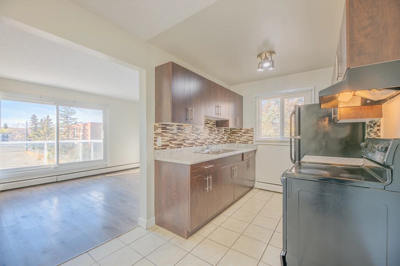 Mary Ann Manor - Photo 2 of 41