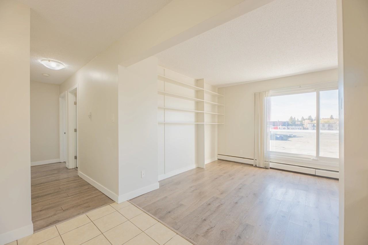 Mary Ann Manor - Photo 4 of 41