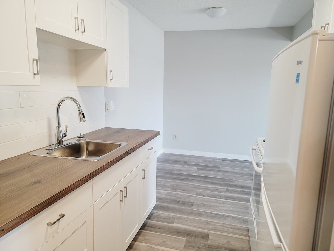 10140 156 St Nw - Photo 3 of 21
