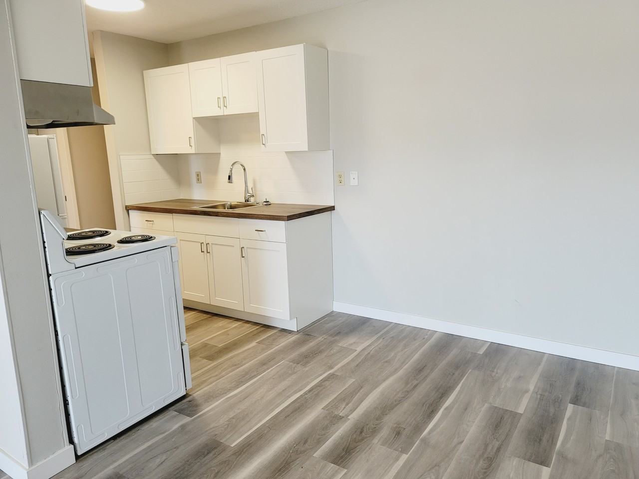 10140 156 St Nw - Photo 5 of 21