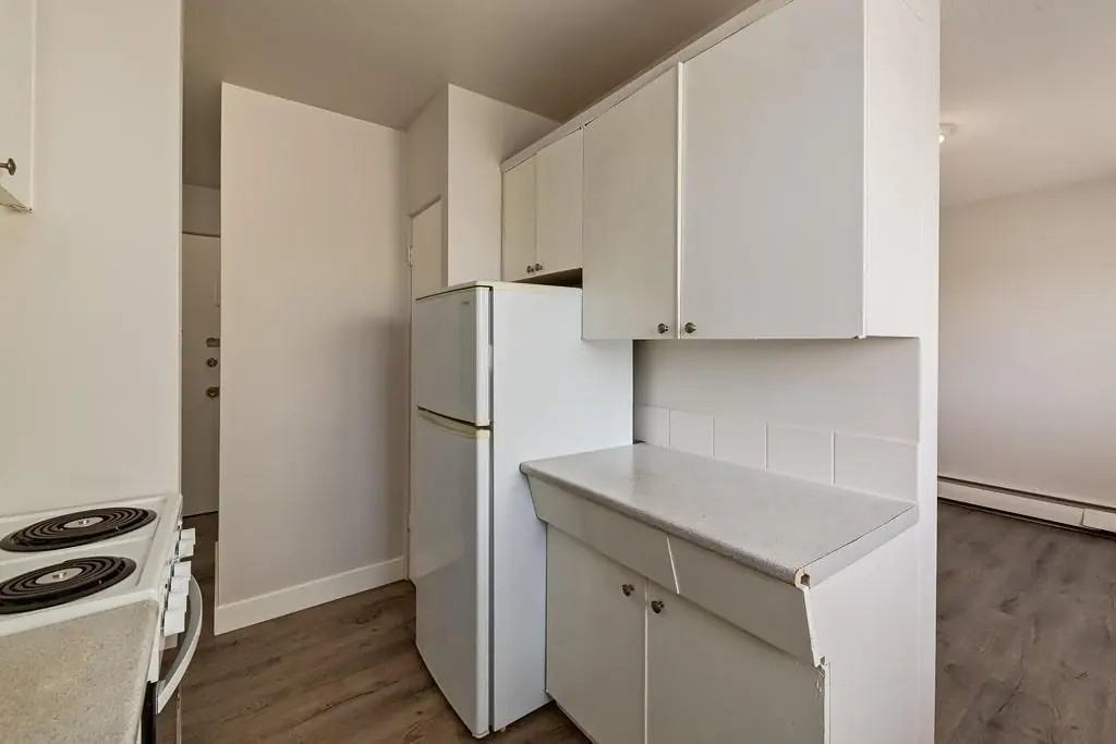 Royal Manor - Photo 6 of 12