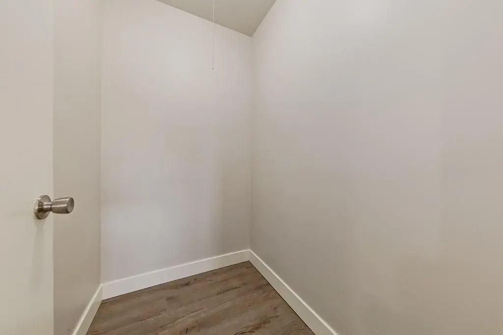 Royal Manor - Photo 7 of 12