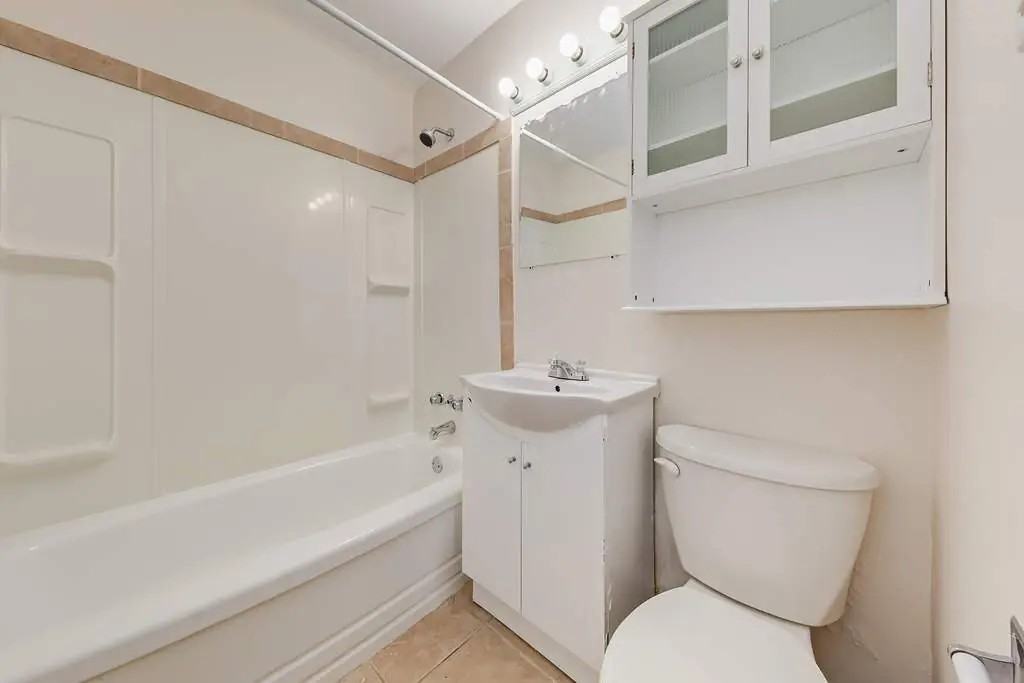 Rosewood Manor - Photo 6 of 35