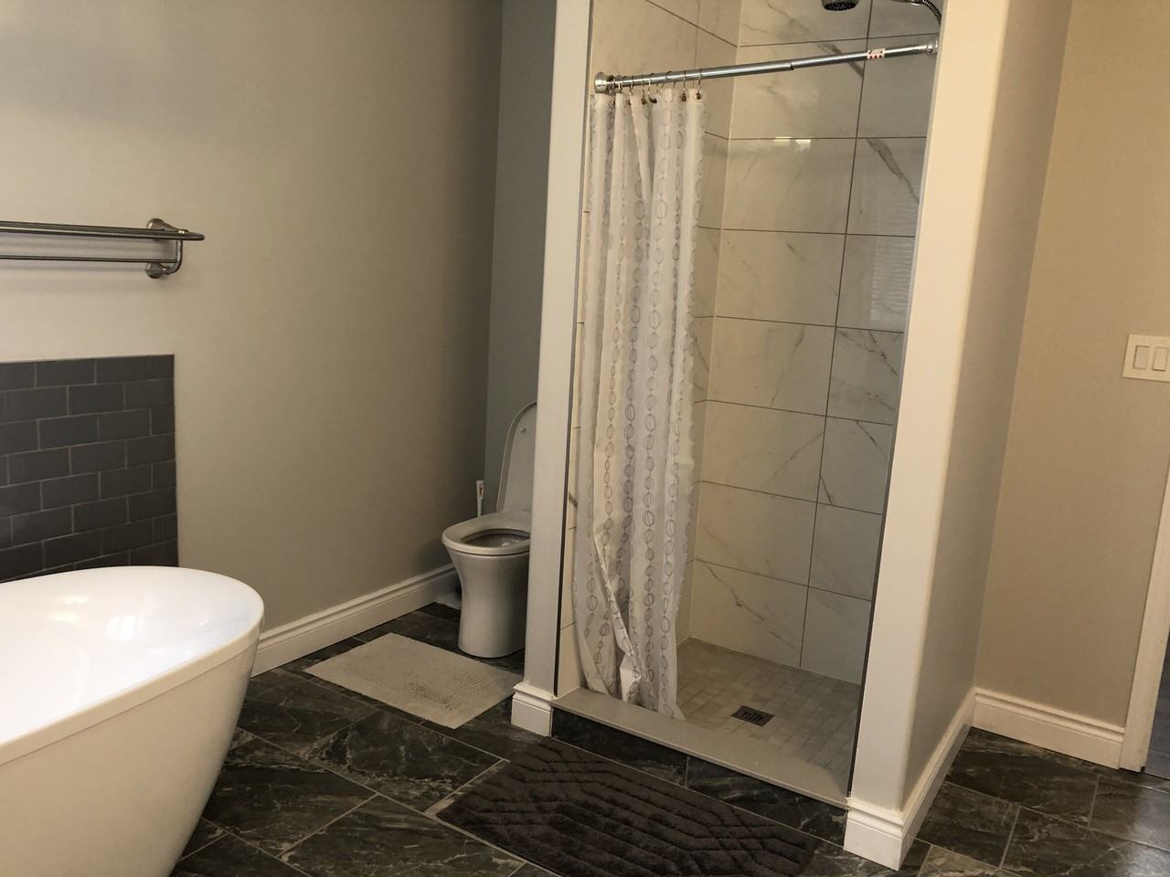 456 Weston Cres - Photo 4 of 9