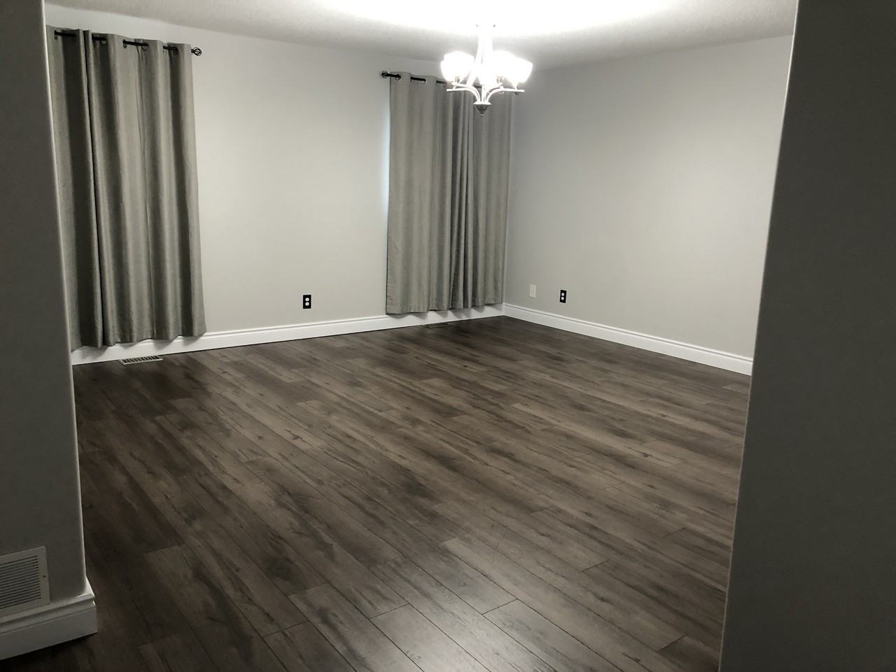 456 Weston Cres - Photo 5 of 9