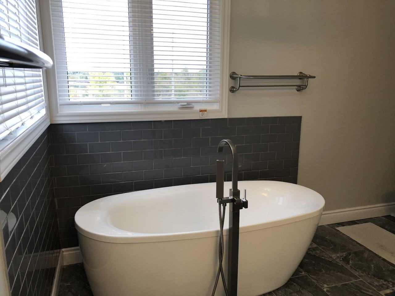 456 Weston Cres - Photo 6 of 9