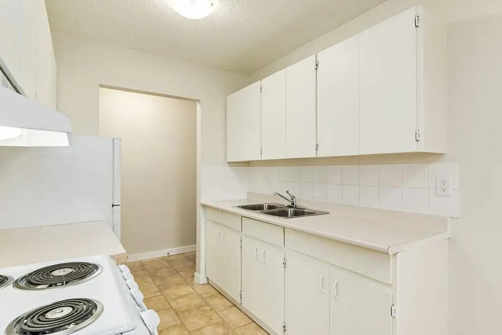 Lakewood Manor - Photo 6 of 11