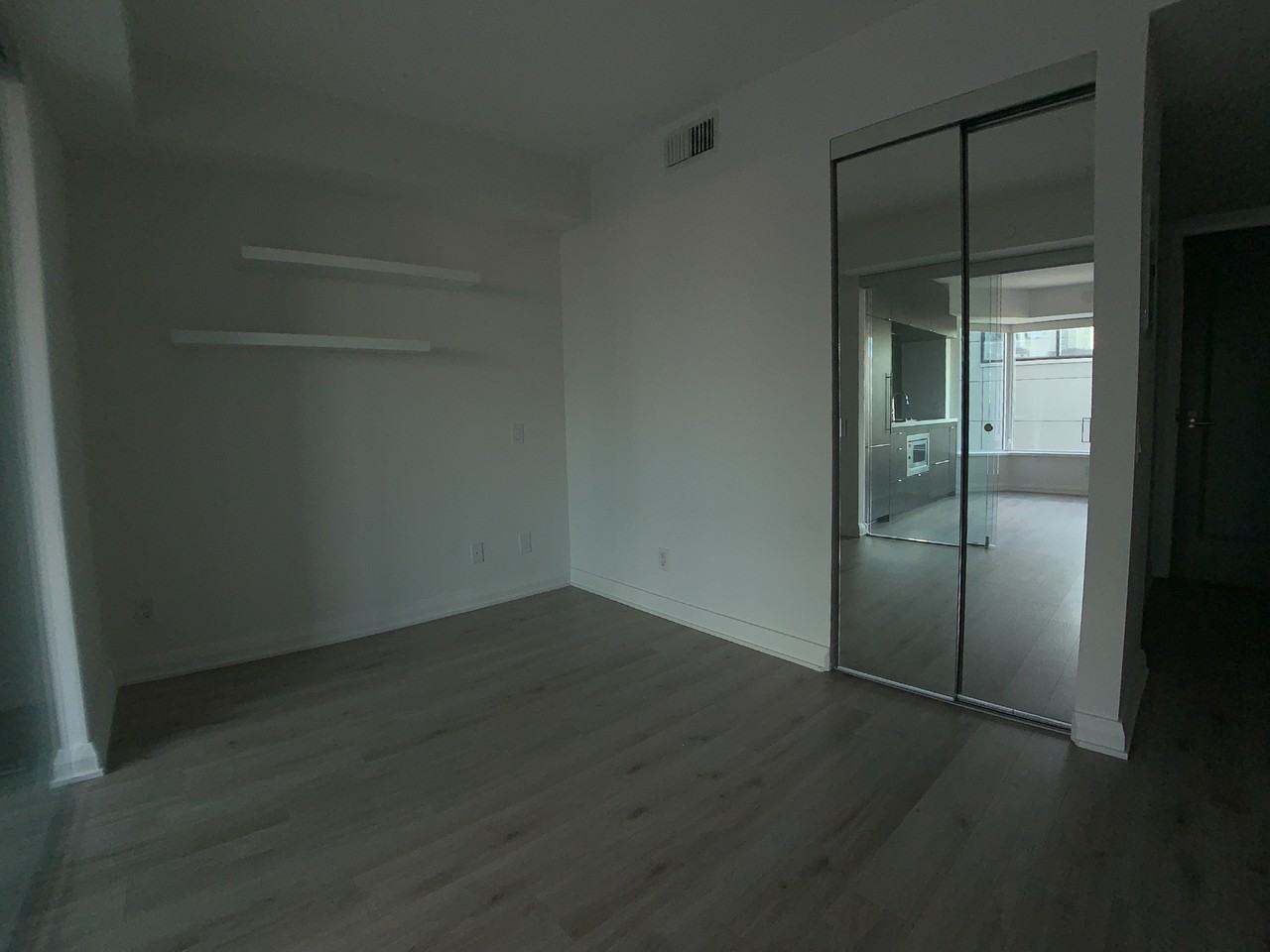 155 Yorkville Ave - Photo 5 of 27